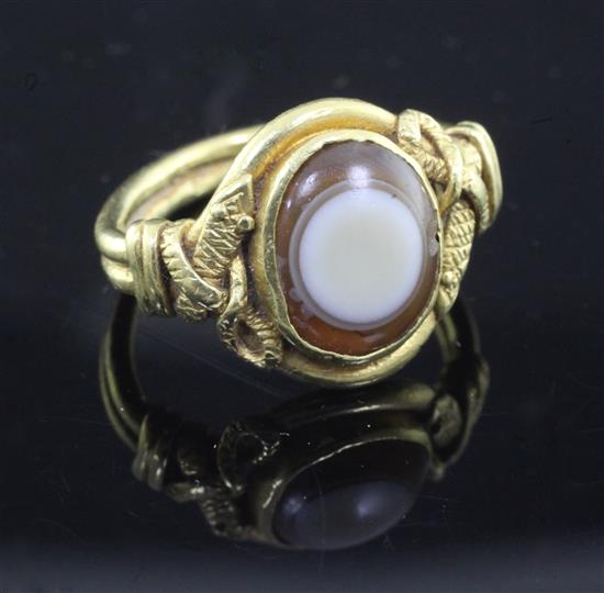 A Roman? gold and banded agate set oval ring, size H.